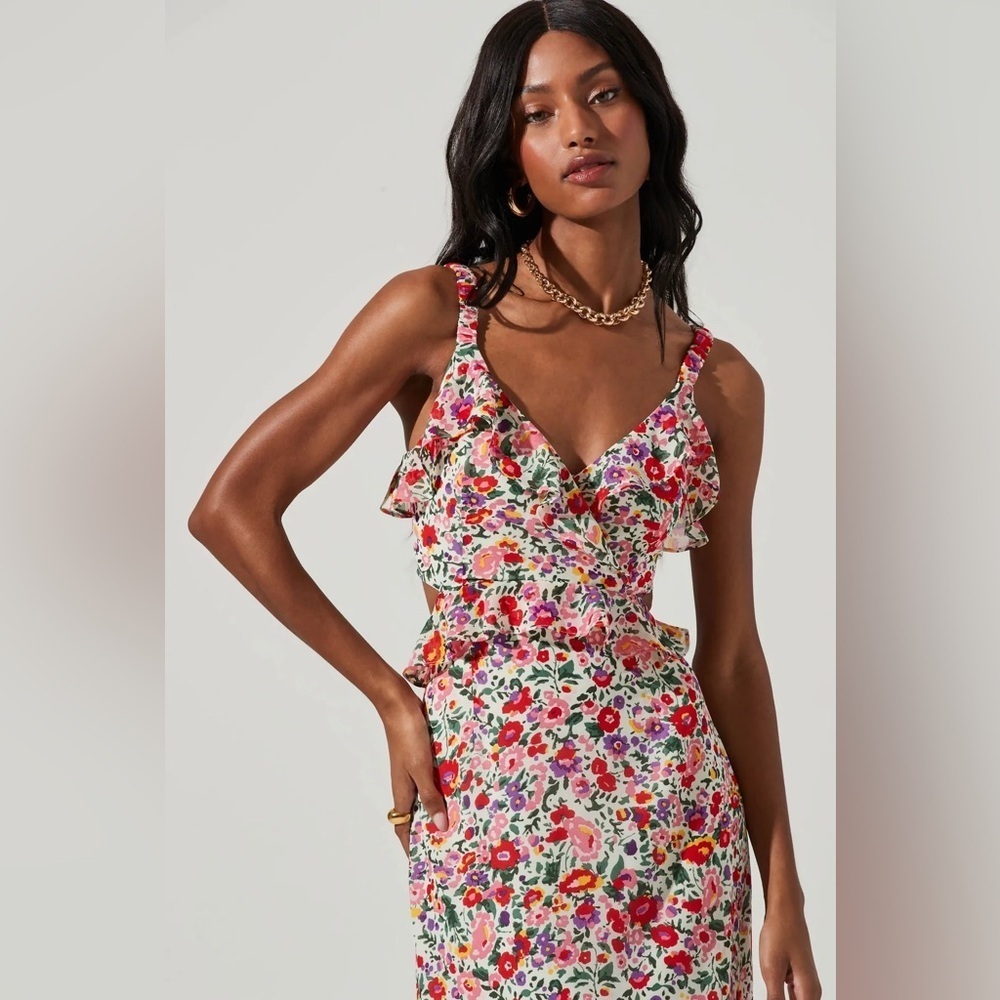 ASTR Wildflower Midi Dress In Red Floral - Picture 3 of 9